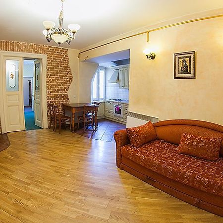 Historic Apartment Near Rynor Square Liov Exterior foto